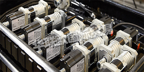 ELERO位于德國(guó)斯圖加特附近的Schlierbach，是卷簾門(mén)，防曬系統(tǒng)和卷簾門(mén)驅(qū)動(dòng)和控制的領(lǐng)先制造商之一。