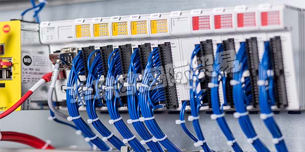 德國FUTRONIC主要產品：FUTRONIC控制器、伺服驅動器等。FUTRONIC是玻璃制造行業機器和設備制造商的復雜自動化解決方案的全球領先供應商之一。此外，他們憑借為工業自動化和其他行業領域的供應商和制造商提供的創新產品和服務，為自己贏得了名聲。