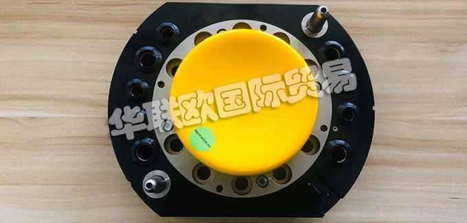 二、SCHUNK氣動快換系統基本介紹如下：產品系列的常規說明 1.惡劣環境條件下請注意：在惡劣環境條件(例如：冷卻液區域、鑄造和研磨粉塵)下使用可能大大縮短裝置的使用壽命，我公司將不承擔任何保修責任。但是，大部分情況下，我們可以找到解決方案。如需幫助，請聯系我們。 2.搬運重量是連接到法蘭的總荷載重量。設計時，應注意允許的力和力矩。請注意，超過建議的搬運重量會縮短使用壽命。